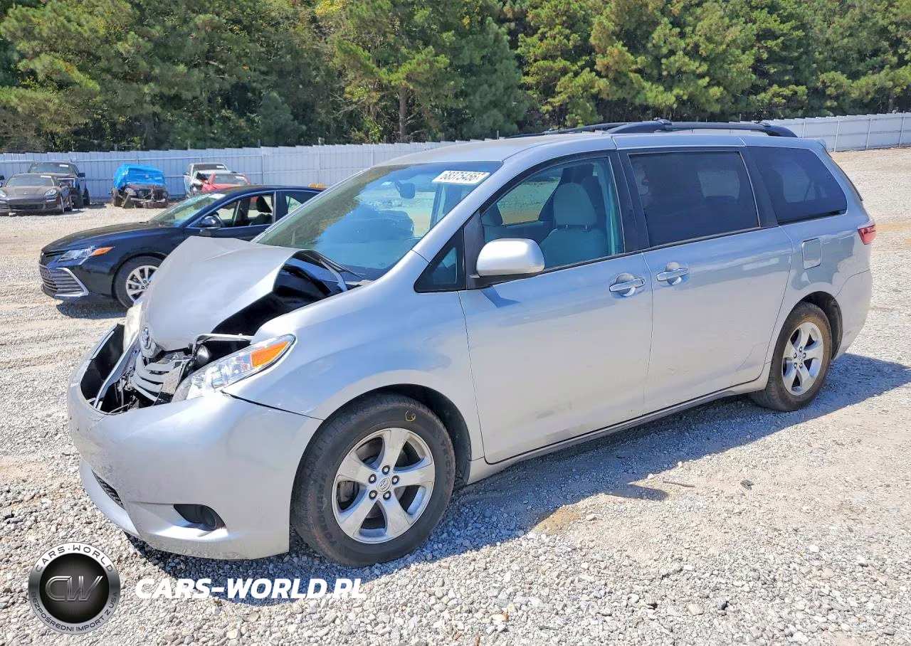 2017 Toyota Sienna Le – zdjęcie 1 z 13