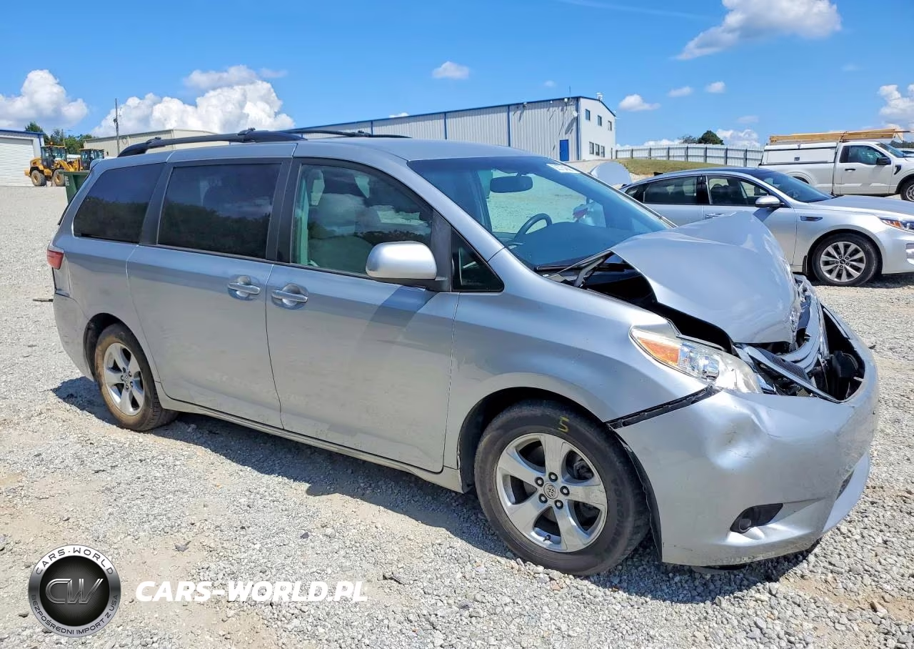 2017 Toyota Sienna Le VIN:5TDKZ3DCXHS802519 - 4
