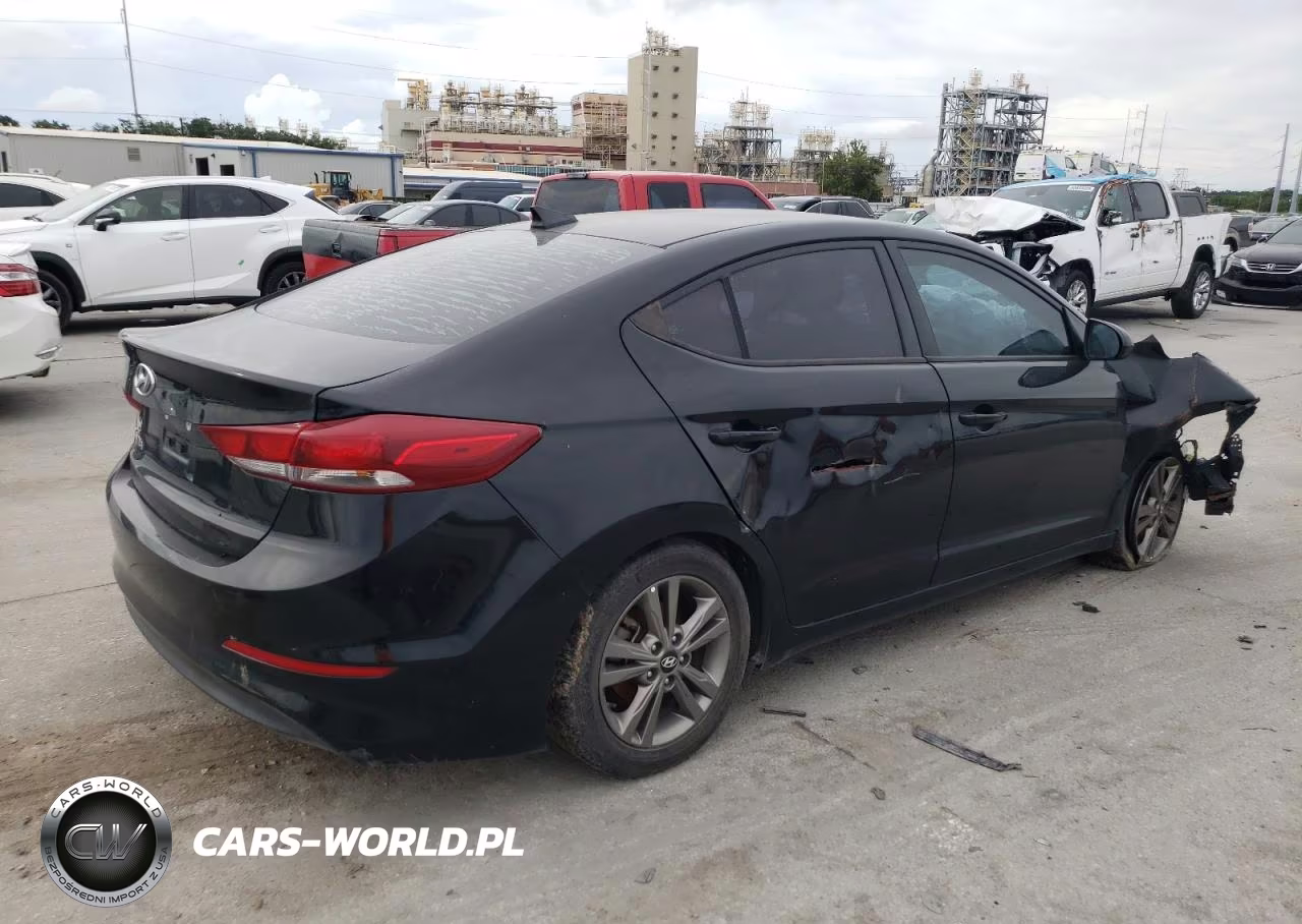 2018 Hyundai Elantra Sel VIN:5NPD84LF5JH281105 - 3