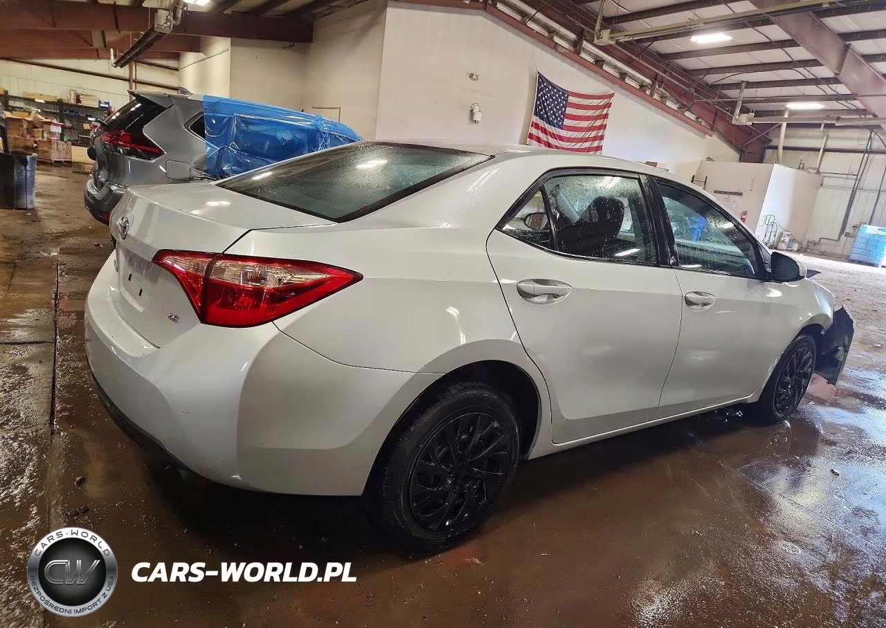 2018 Toyota Corolla Le VIN:2T1BURHE3JC123686 - 3