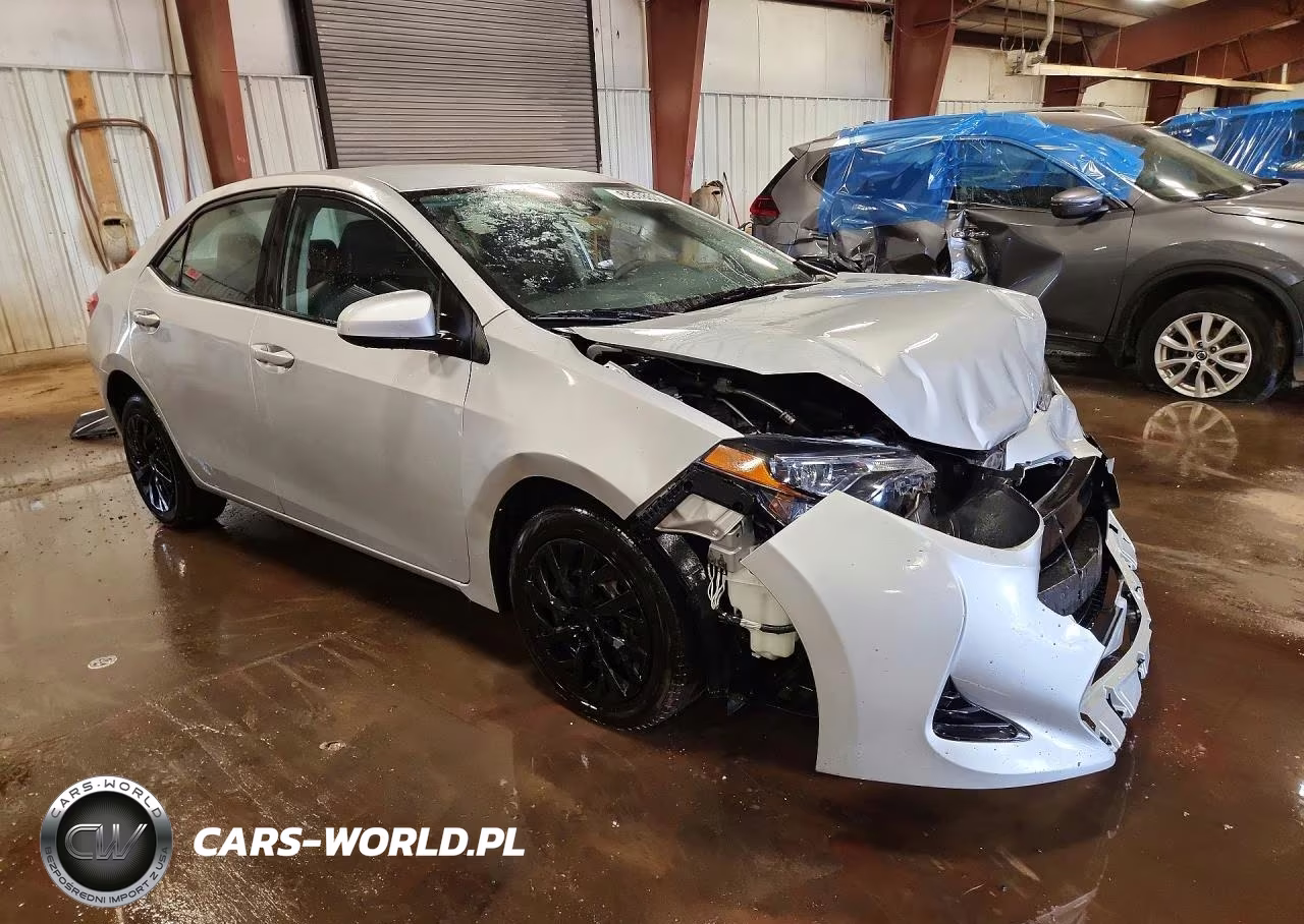 2018 Toyota Corolla Le VIN:2T1BURHE3JC123686 - 4