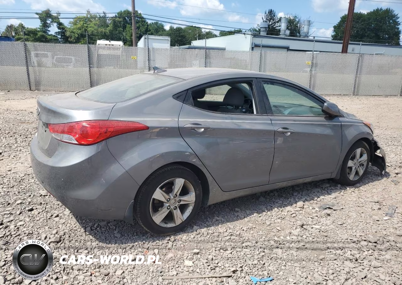 2013 Hyundai Elantra Gls VIN:5NPDH4AE5DH376441 - 3