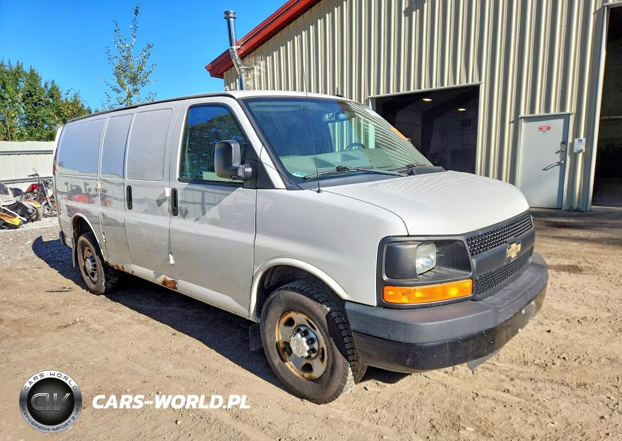 2015 Chevrolet Express G2500 Delivery Van VIN:1GCWGFCF5F1167997 - 4