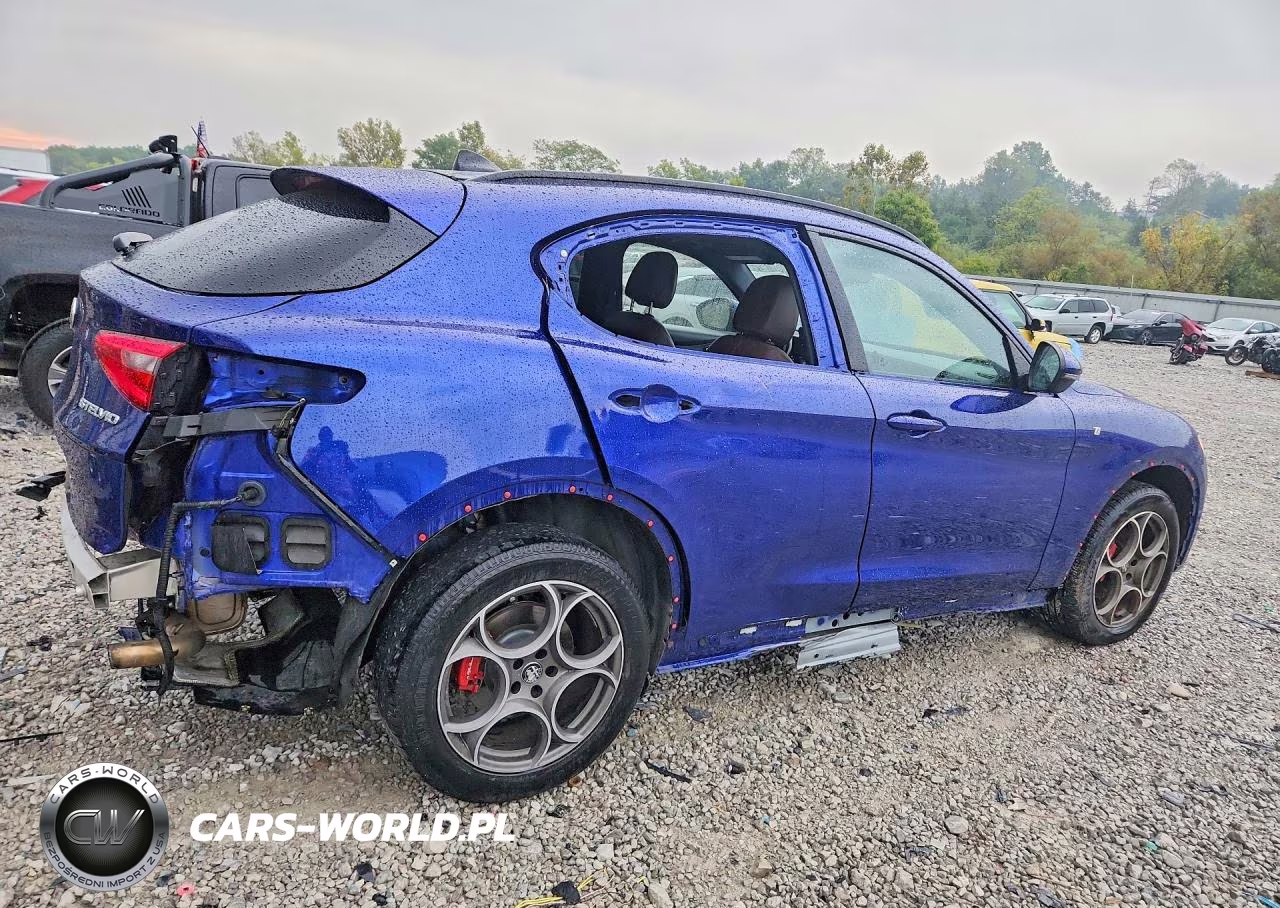 2022 Alfa Romeo Stelvio Ti VIN:ZASPAKBN5N7D39987 - 3