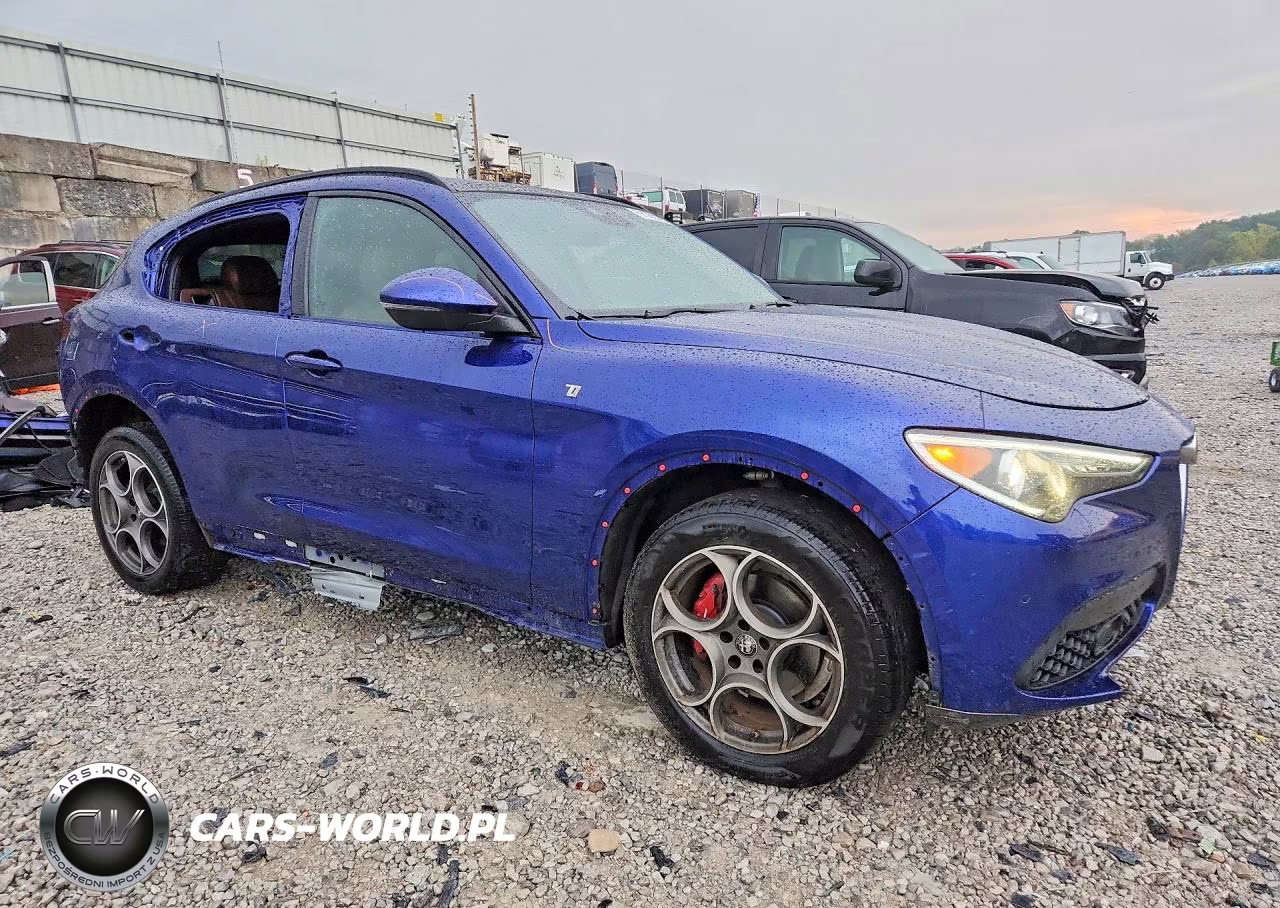2022 Alfa Romeo Stelvio Ti VIN:ZASPAKBN5N7D39987 - 4