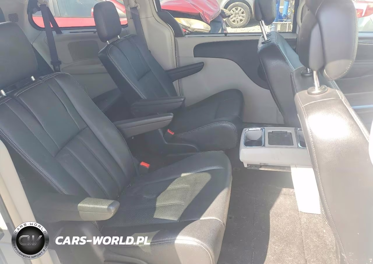 2015 Chrysler Town & Country Touring L VIN:2C4RC1CG1FR656266 - 11