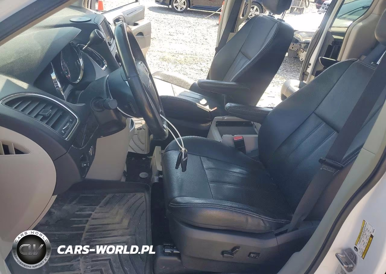 2015 Chrysler Town & Country Touring L VIN:2C4RC1CG1FR656266 - 7