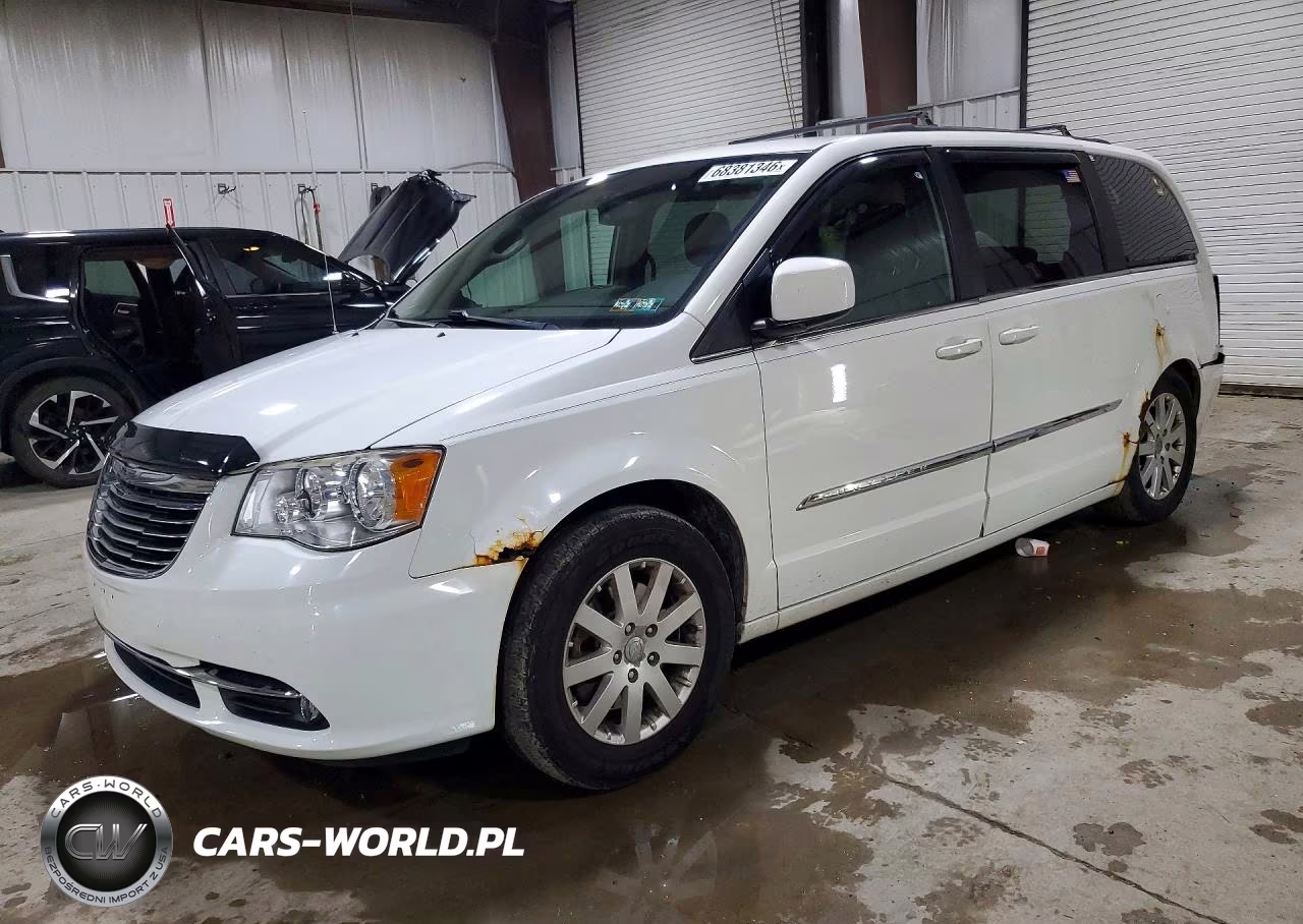 2013 Chrysler Town & Country Touring – zdjęcie 1 z 13