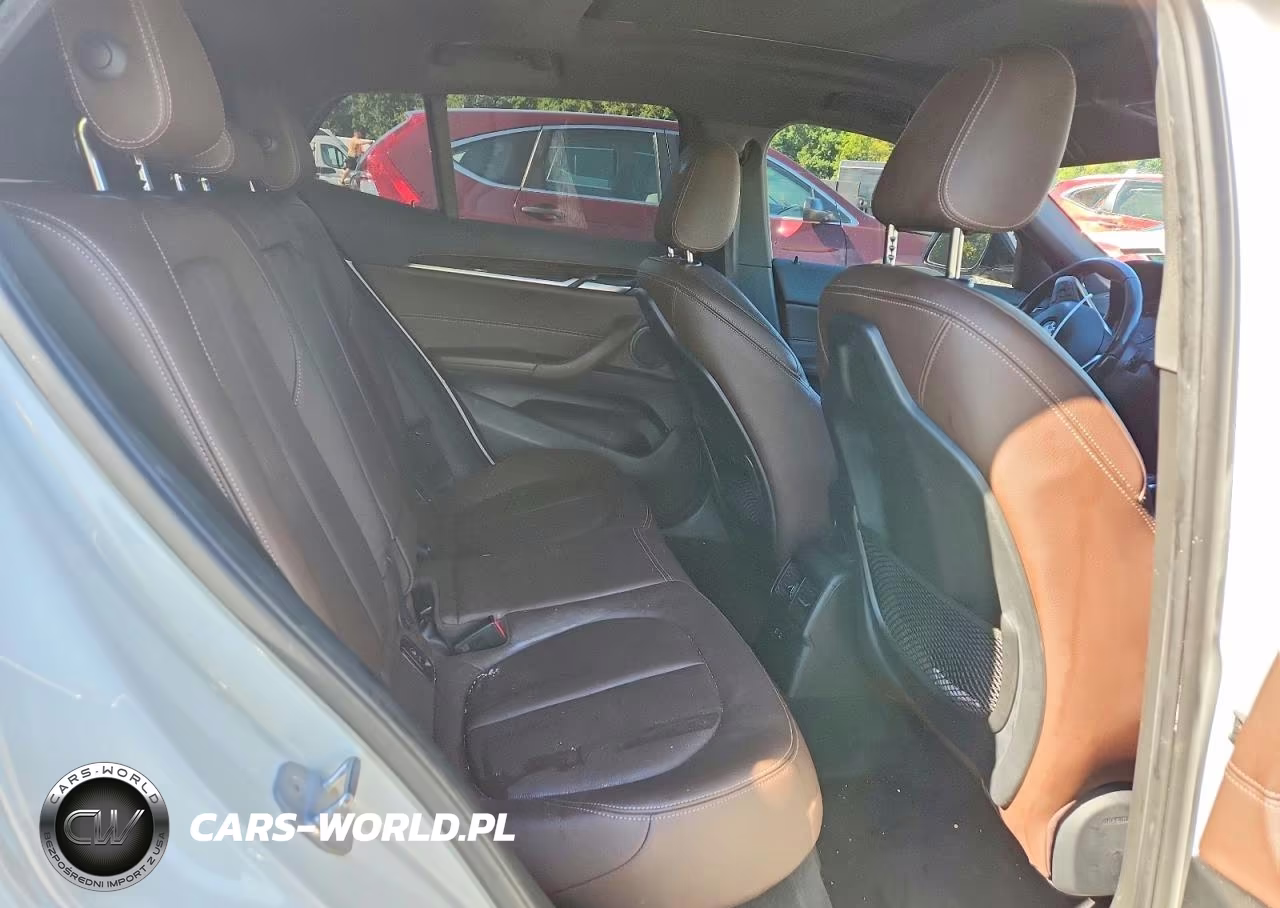 2018 BMW X2 xDrive28I VIN:WBXYJ5C3XJEF79561 - 10