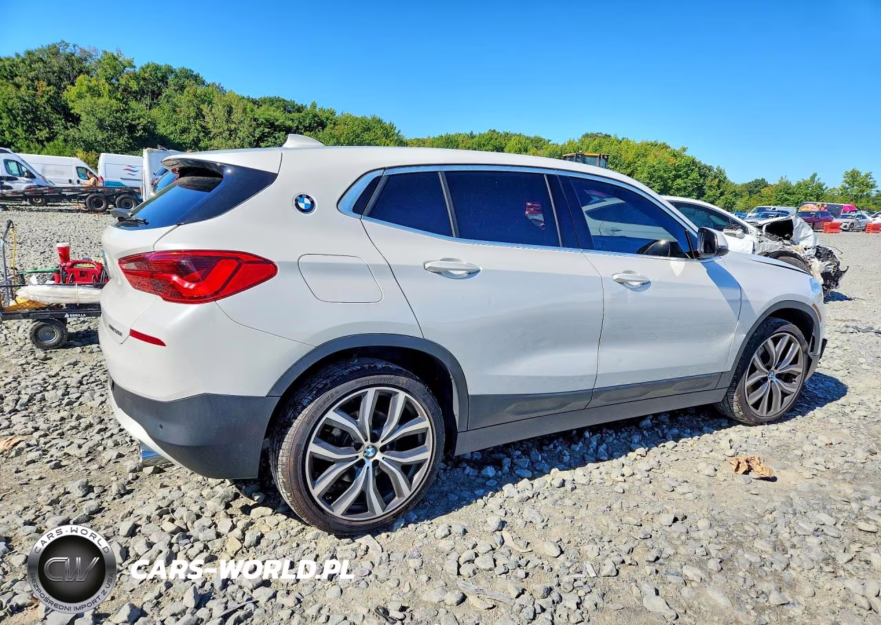 2018 BMW X2 xDrive28I VIN:WBXYJ5C3XJEF79561 - 3