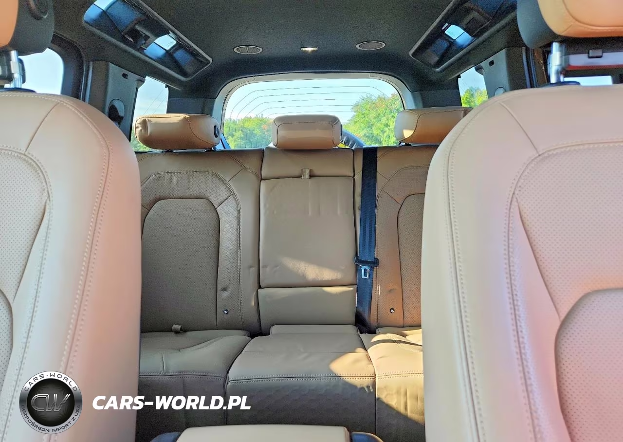 2025 Land Rover Defender 110 X-Dynamic Se VIN:SALE27EU3S2430478 - 10