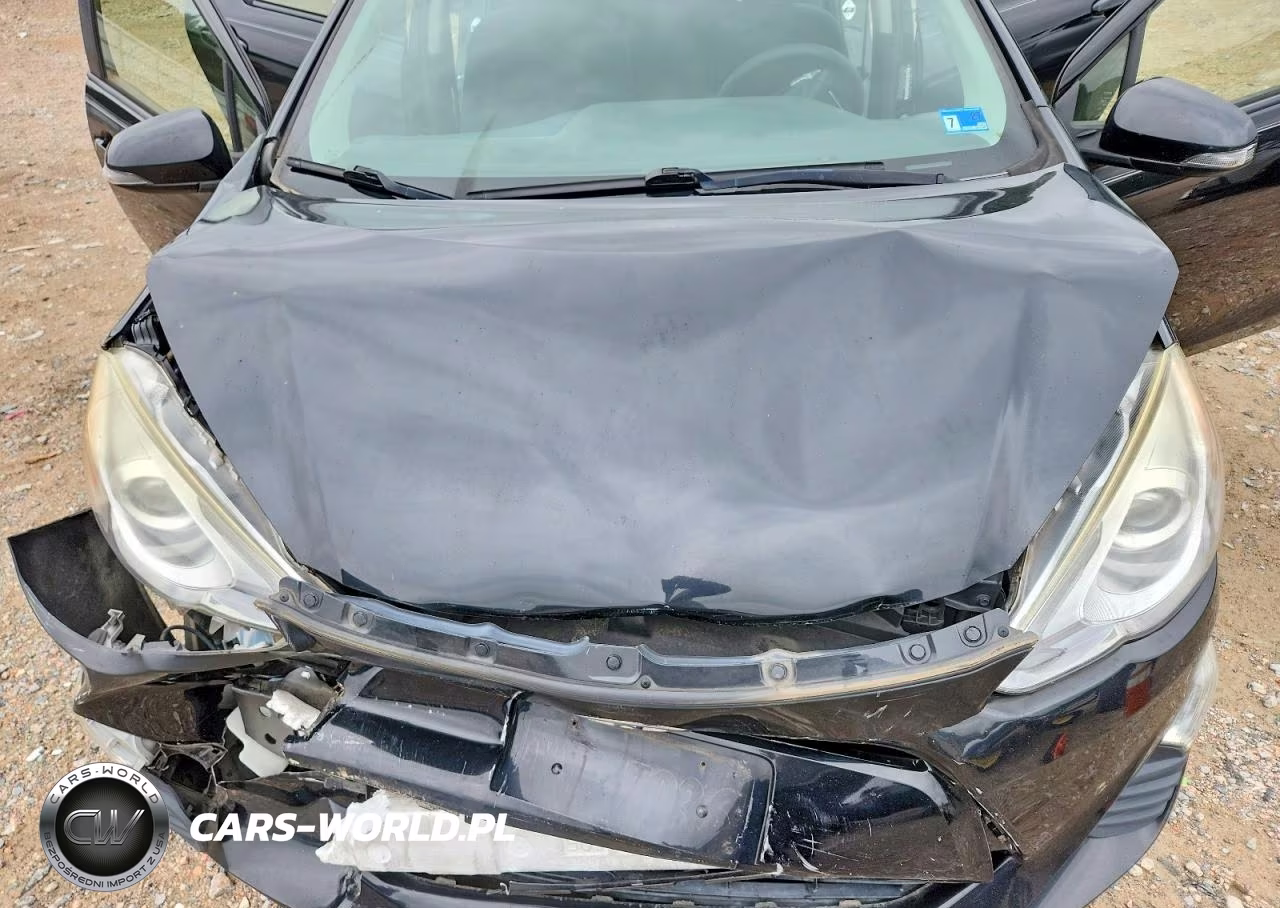 2016 Toyota Prius C Two VIN:JTDKDTB35G1137302 - 11