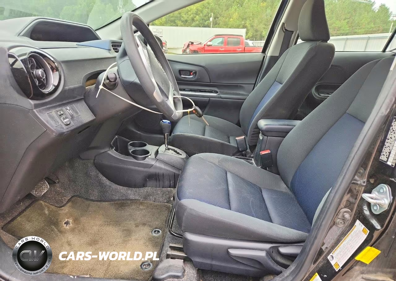 2016 Toyota Prius C Two VIN:JTDKDTB35G1137302 - 7
