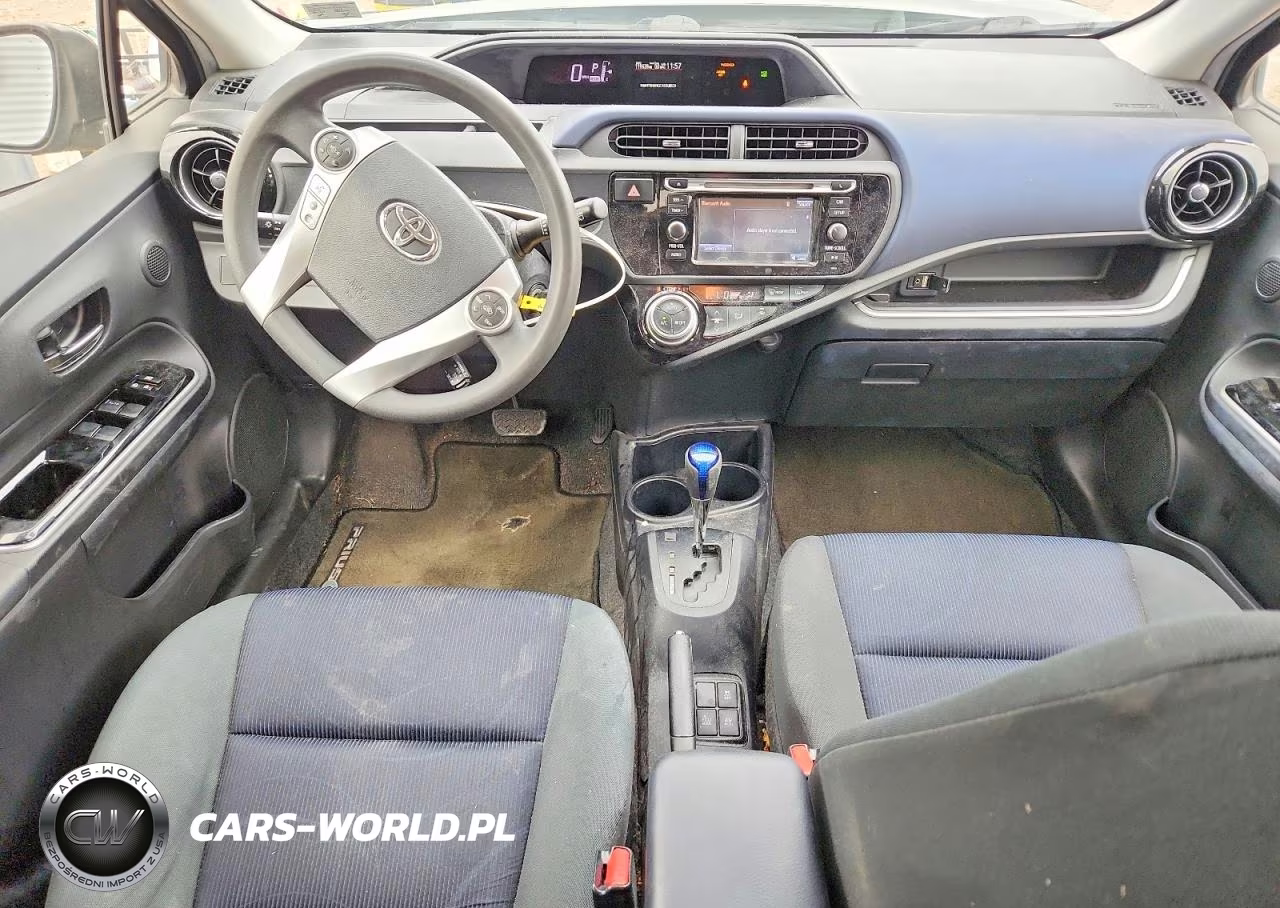 2016 Toyota Prius C Two VIN:JTDKDTB35G1137302 - 8