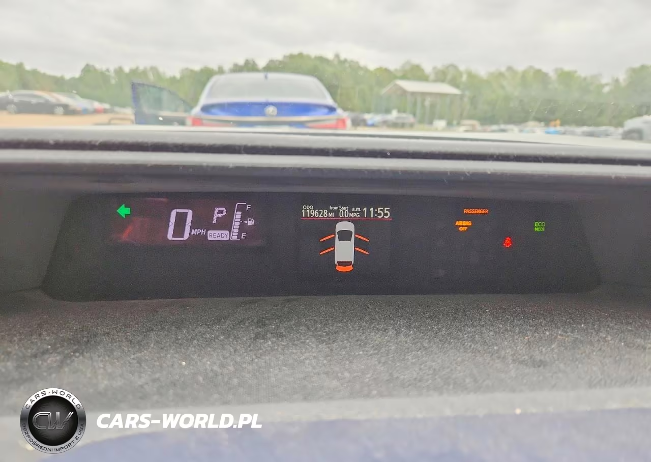 2016 Toyota Prius C Two VIN:JTDKDTB35G1137302 - 9