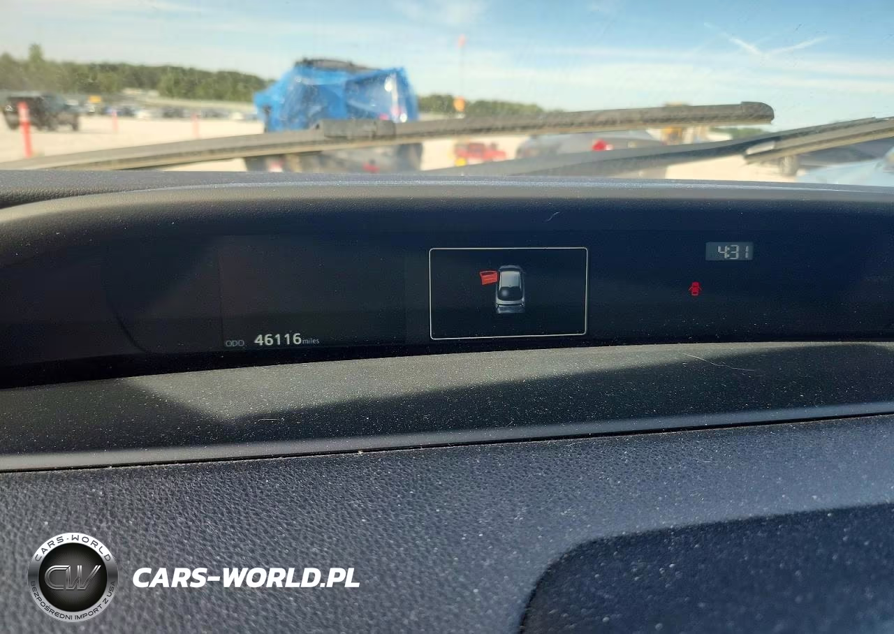 2018 Toyota Prius Three VIN:JTDKARFU8J3061911 - 9