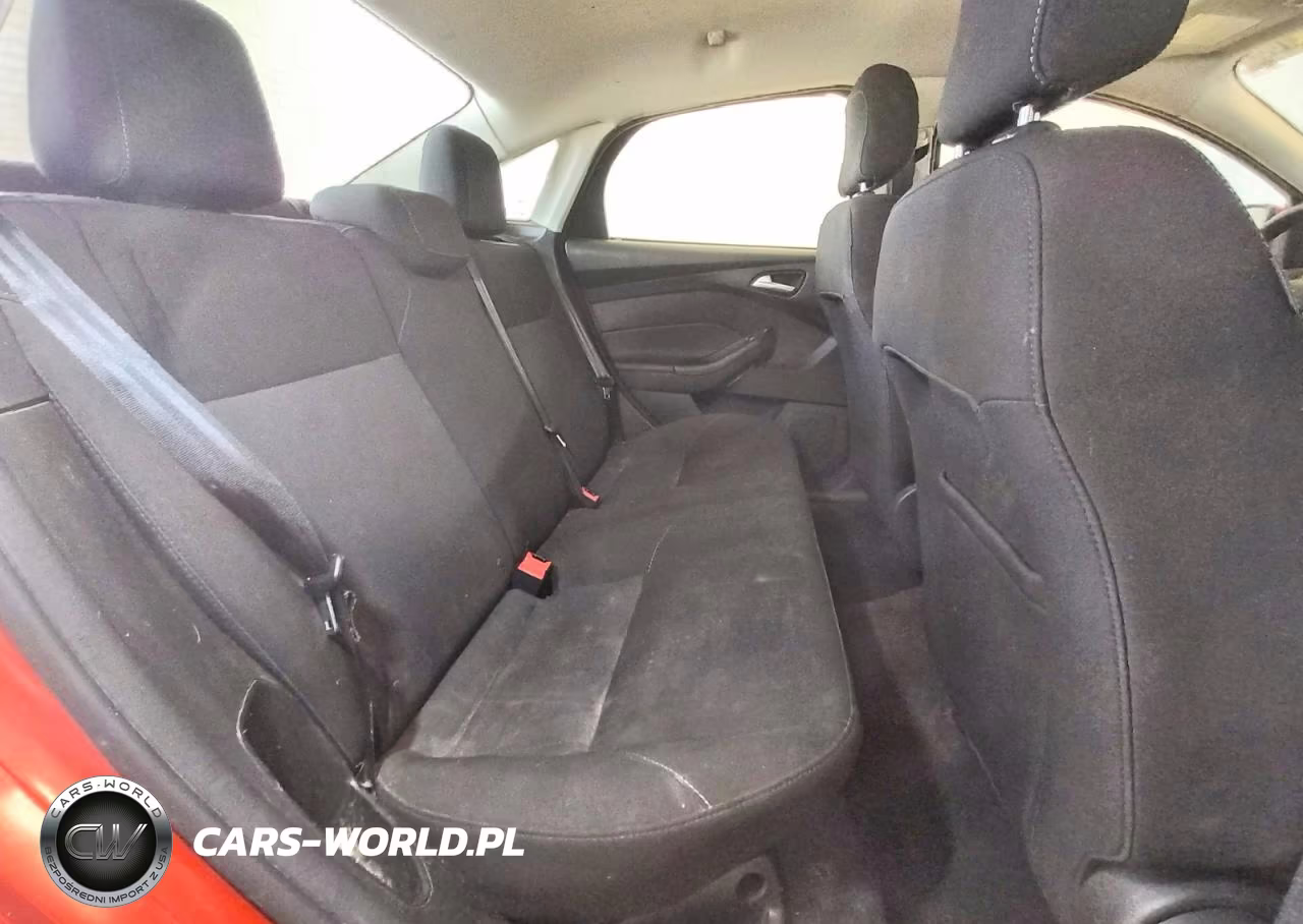 2018 Ford Focus Se VIN:1FADP3F23JL316201 - 10