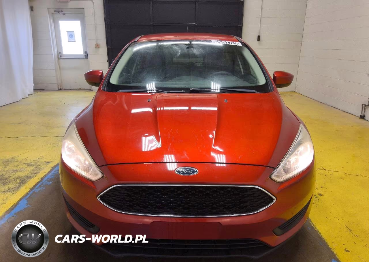 2018 Ford Focus Se VIN:1FADP3F23JL316201 - 5