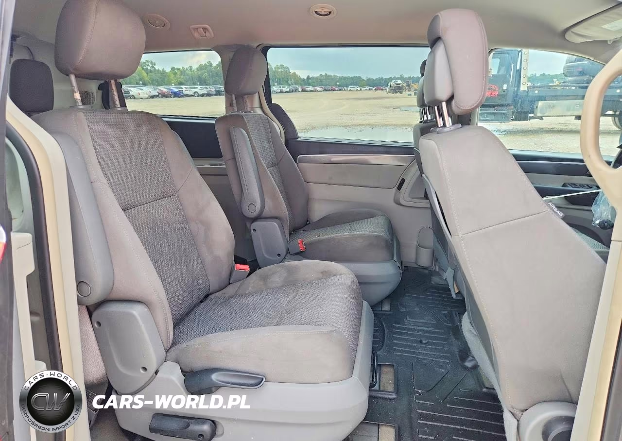 2012 Volkswagen Routan S VIN:2C4RVAAG3CR240373 - 11