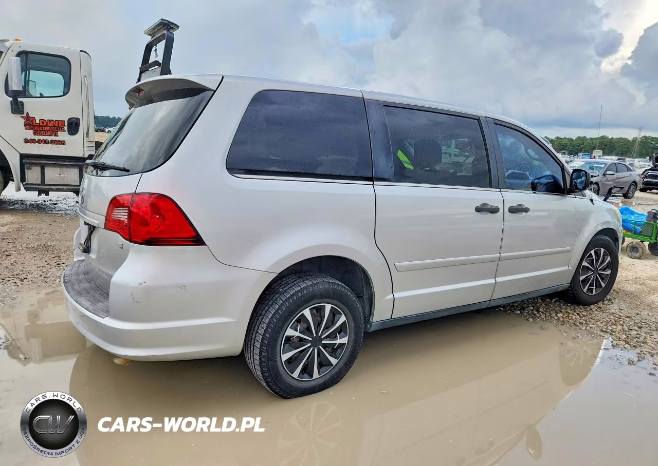 2012 Volkswagen Routan S VIN:2C4RVAAG3CR240373 - 3