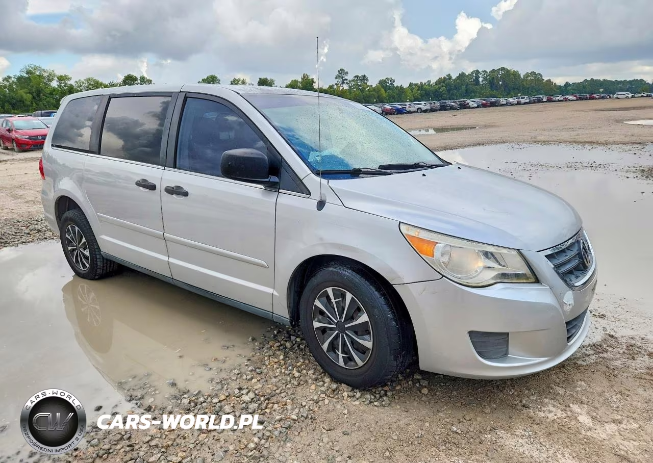 2012 Volkswagen Routan S VIN:2C4RVAAG3CR240373 - 4