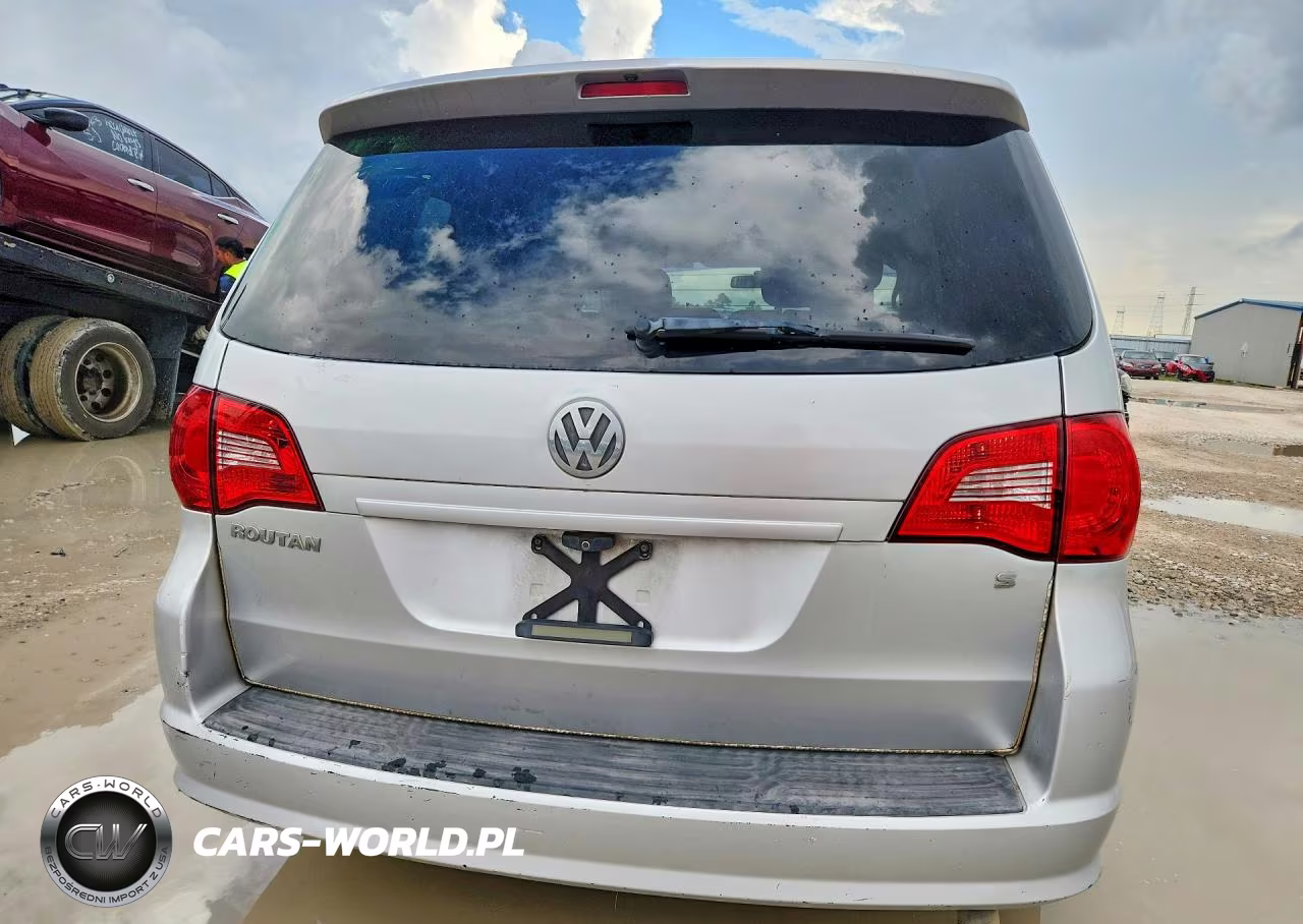 2012 Volkswagen Routan S VIN:2C4RVAAG3CR240373 - 6