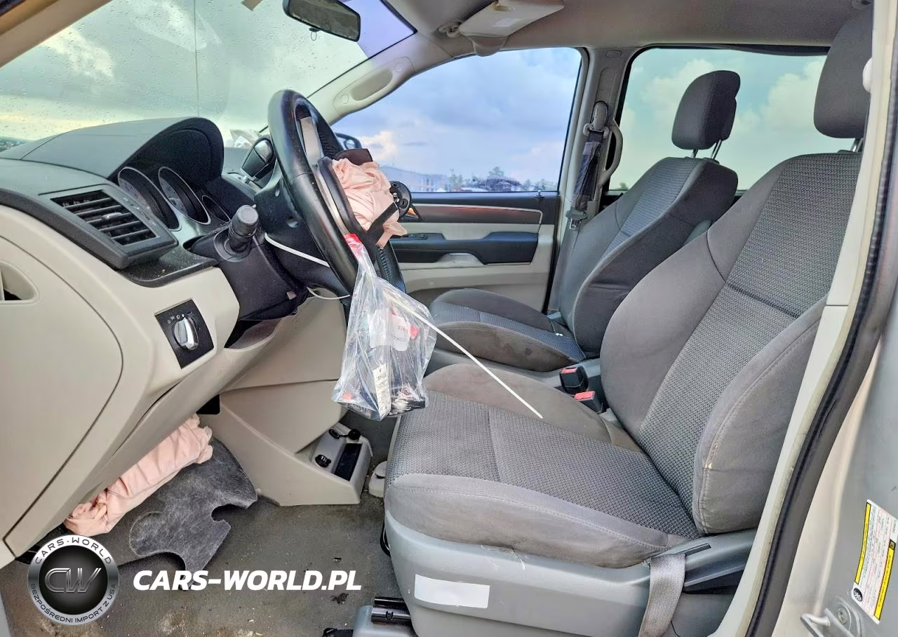 2012 Volkswagen Routan S VIN:2C4RVAAG3CR240373 - 7
