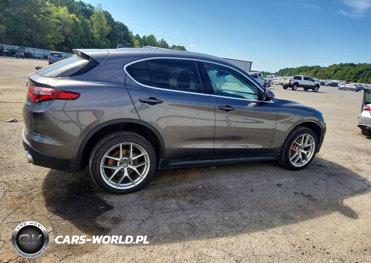 2018 Alfa Romeo Stelvio Ti VIN:ZASFAKBN4J7B93832 - 3