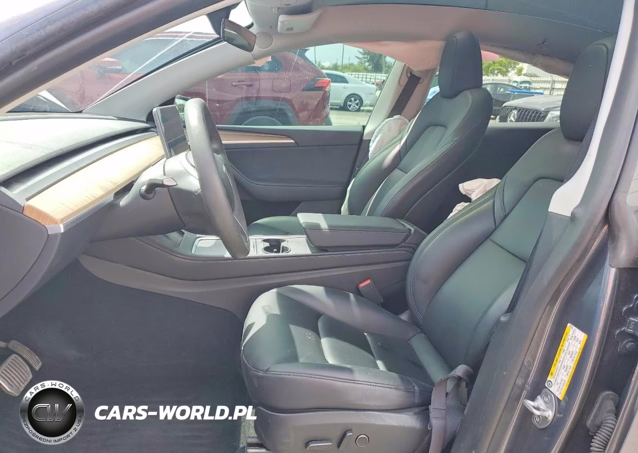 2023 Tesla Model Y VIN:7SAYGDEEXPA197135 - 7