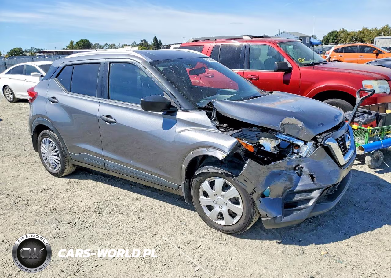 2019 Nissan Kicks S VIN:3N1CP5CU3KL532047 - 4