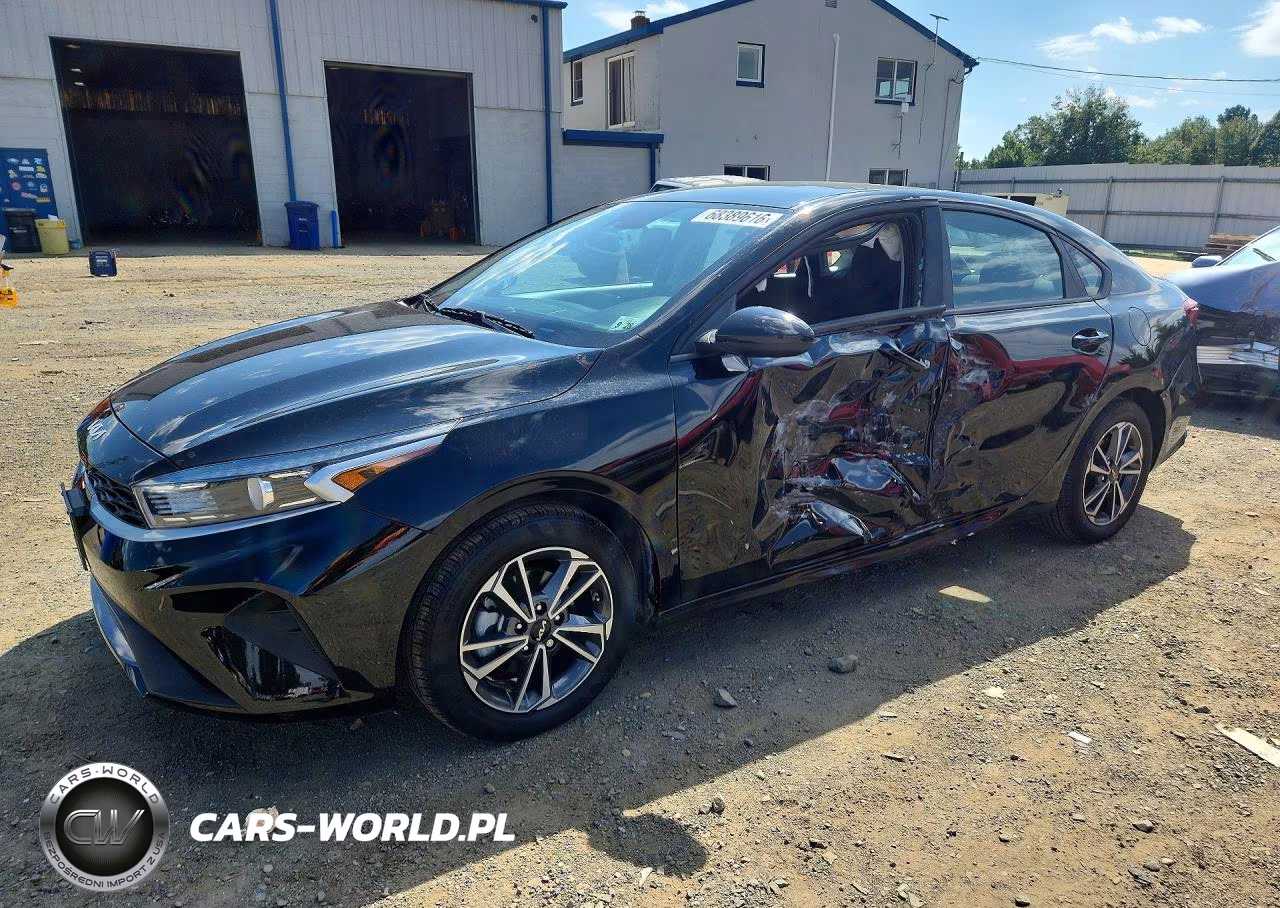 2023 Kia Forte Lxs – zdjęcie 1 z 12