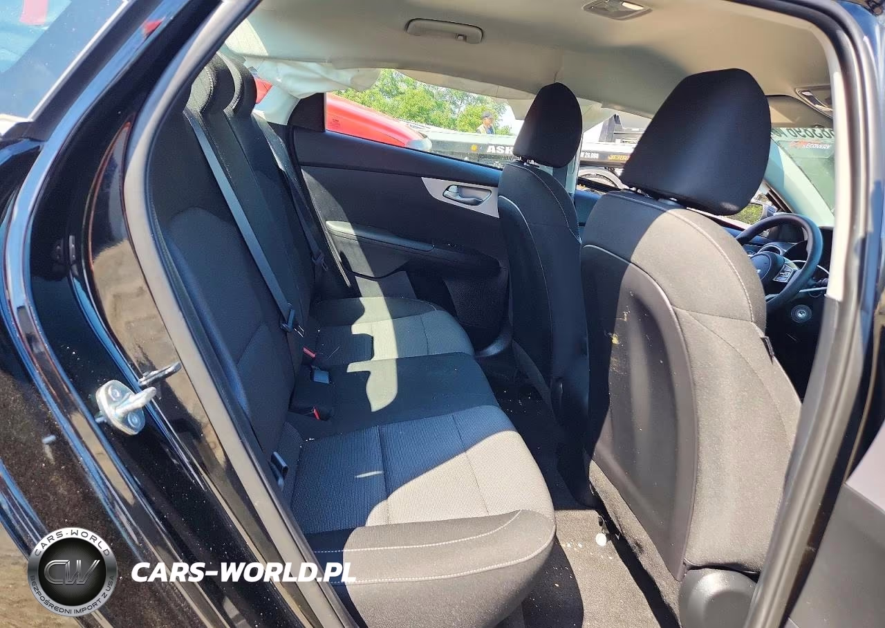 2023 Kia Forte Lxs VIN:3KPF24AD8PE663931 - 10