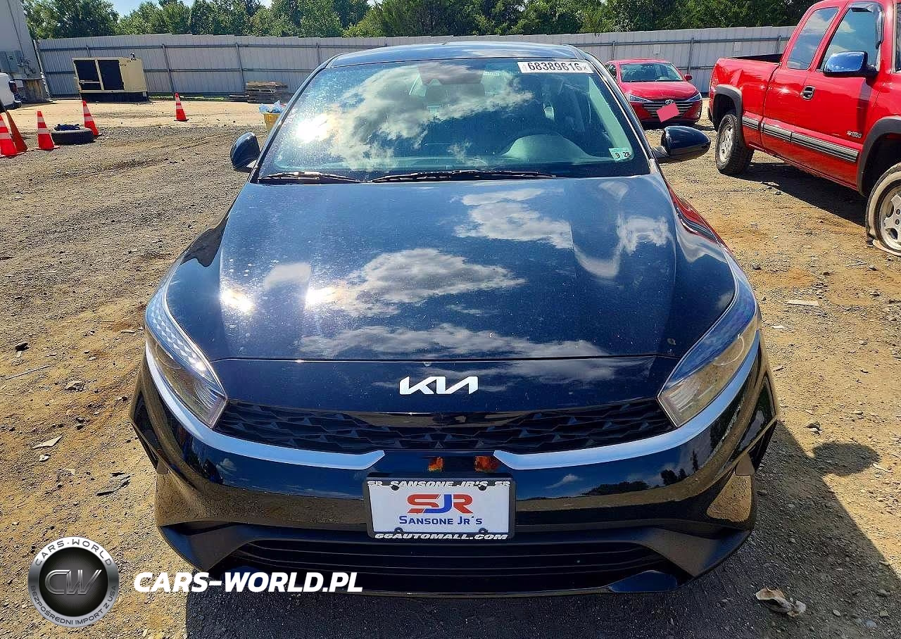 2023 Kia Forte Lxs VIN:3KPF24AD8PE663931 - 5