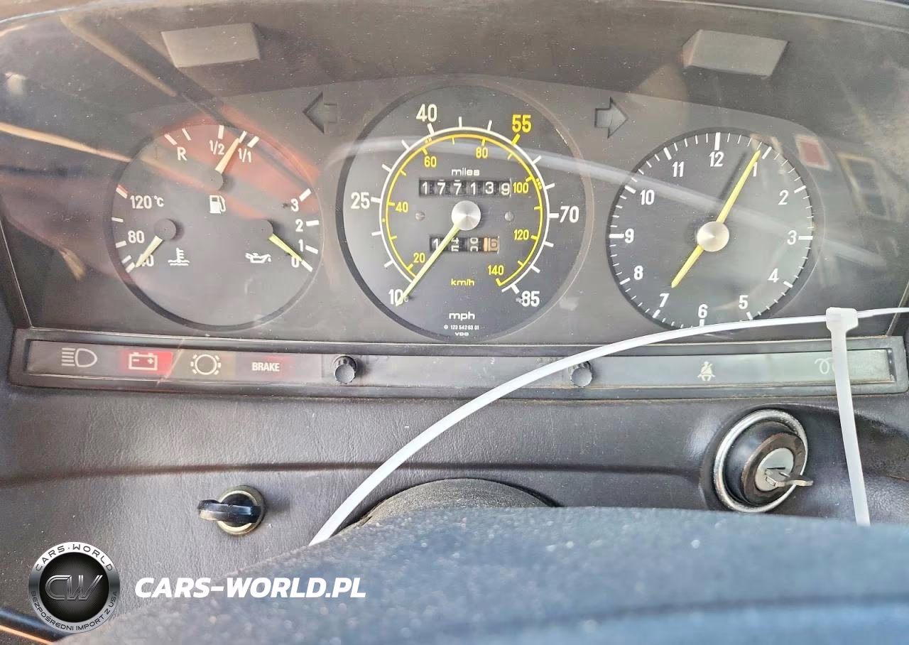 1981 Mercedes-Benz 300 D VIN:WDBAB30A1BB240835 - 9
