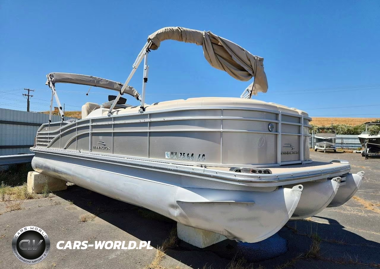 2013 Bennington Marine Boat
