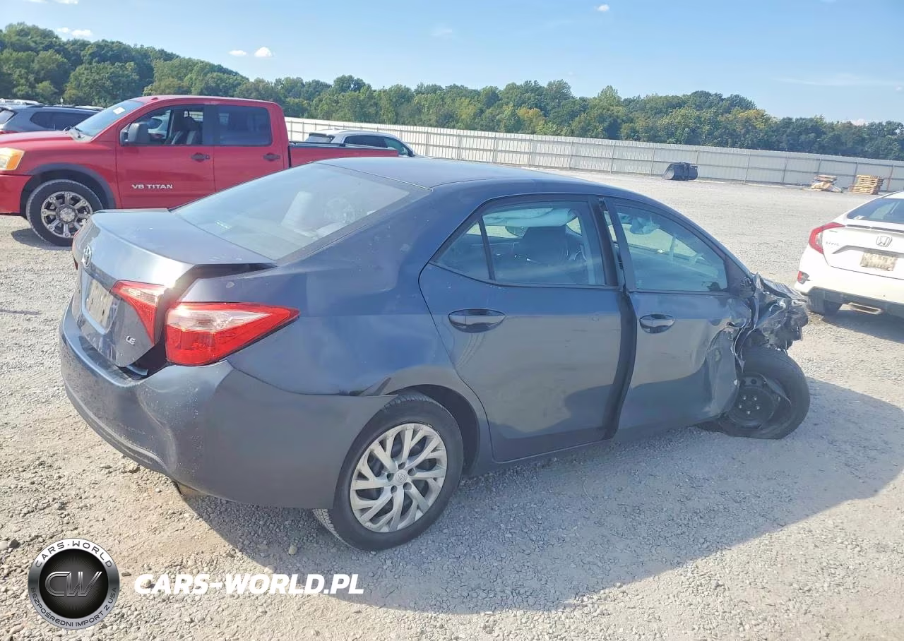 2017 Toyota Corolla Le VIN:2T1BURHE4HC885936 - 3