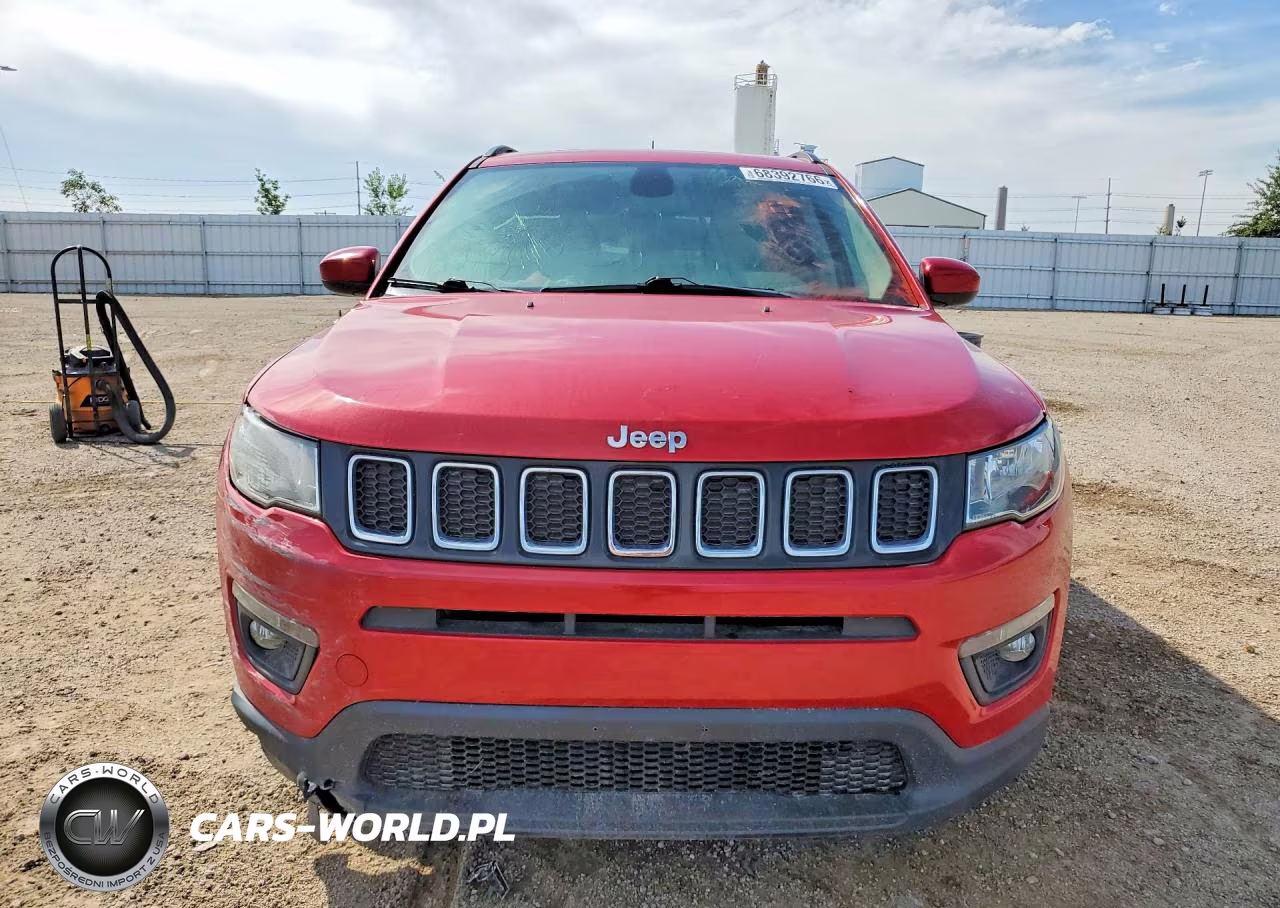 2019 Jeep Compass Latitude VIN:3C4NJCBB2KT685806 - 5