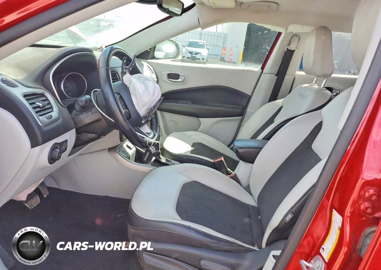 2019 Jeep Compass Latitude VIN:3C4NJCBB2KT685806 - 7