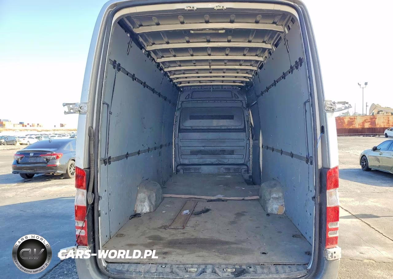 2017 Mercedes-Benz Sprinter 2500 Delivery Van VIN:WD3PE8CD8HP557264 - 10