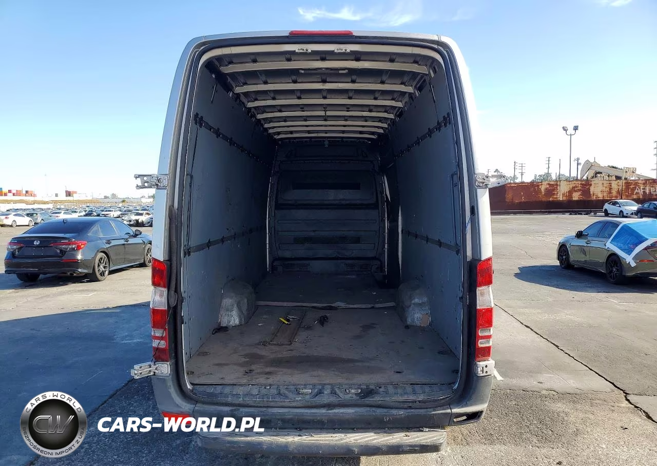 2017 Mercedes-Benz Sprinter 2500 Delivery Van VIN:WD3PE8CD8HP557264 - 6