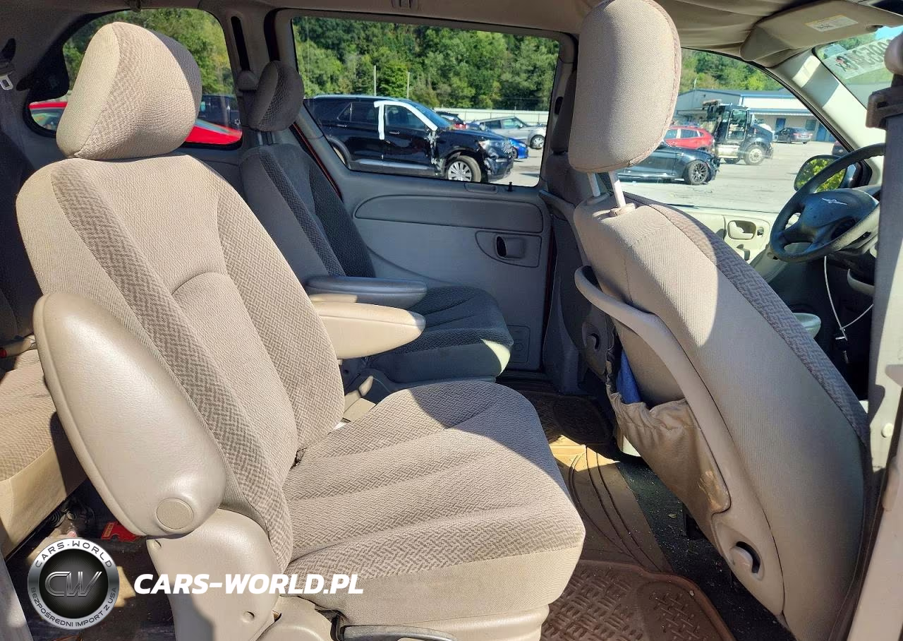 2005 Chrysler Town & Country VIN:1C4GP45R75B399669 - 11
