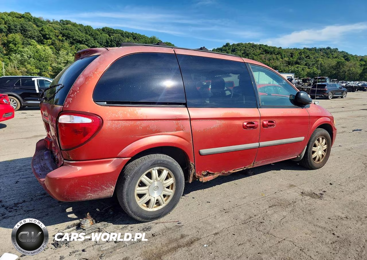 2005 Chrysler Town & Country VIN:1C4GP45R75B399669 - 3