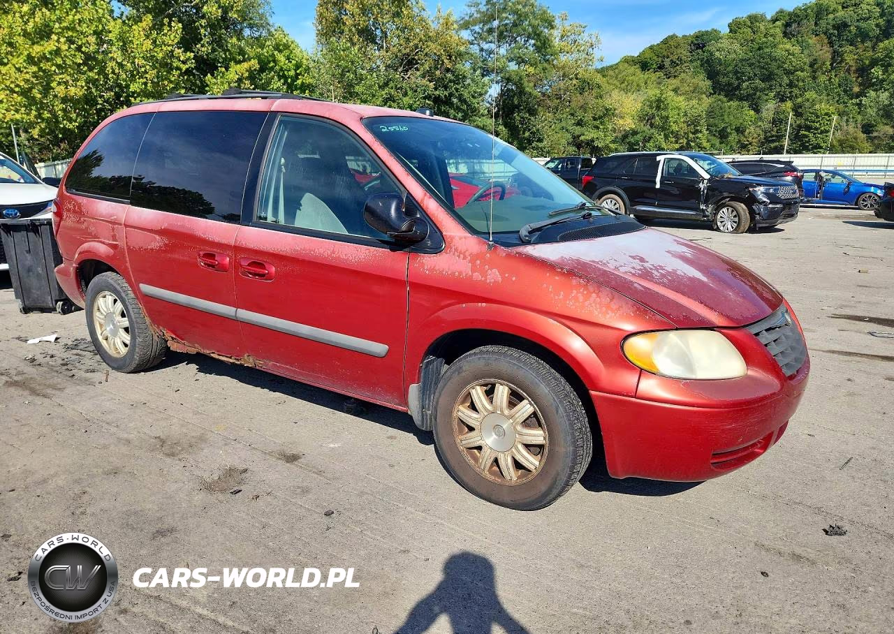 2005 Chrysler Town & Country VIN:1C4GP45R75B399669 - 4