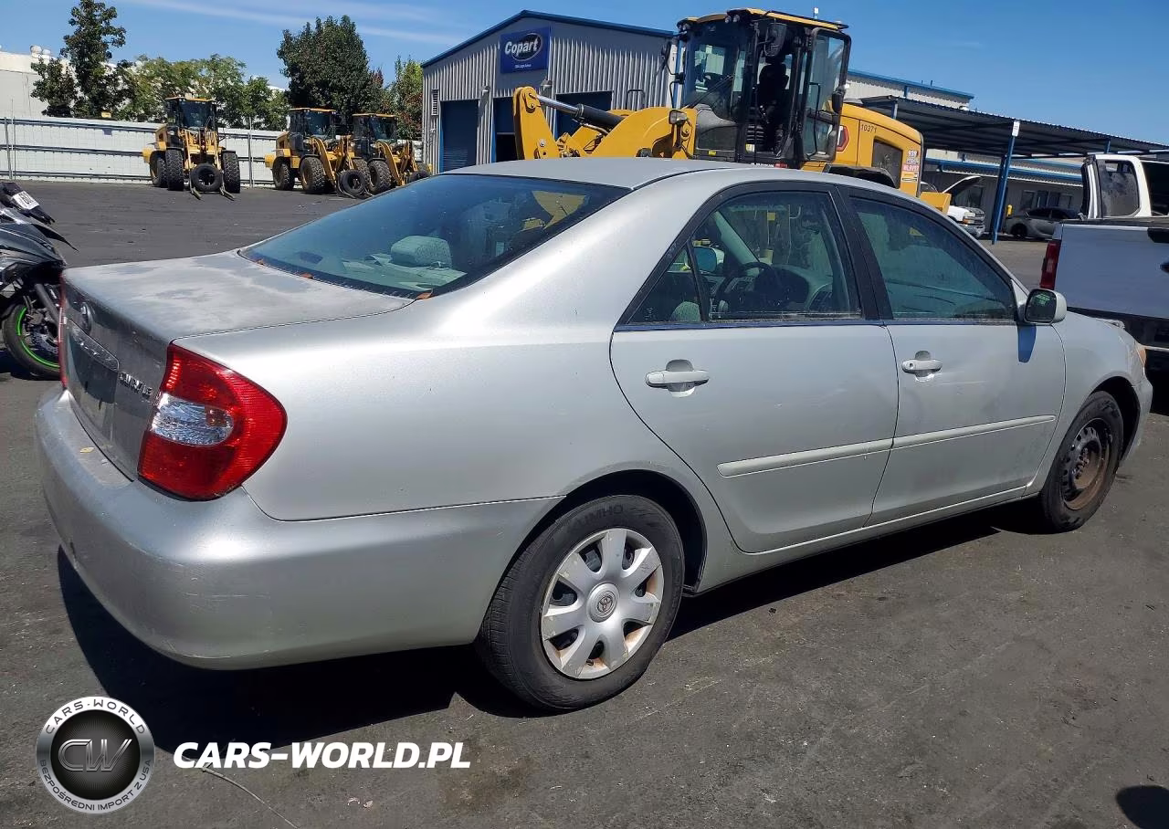 2004 Toyota Camry Le VIN:4T1BE32K74U268614 - 3
