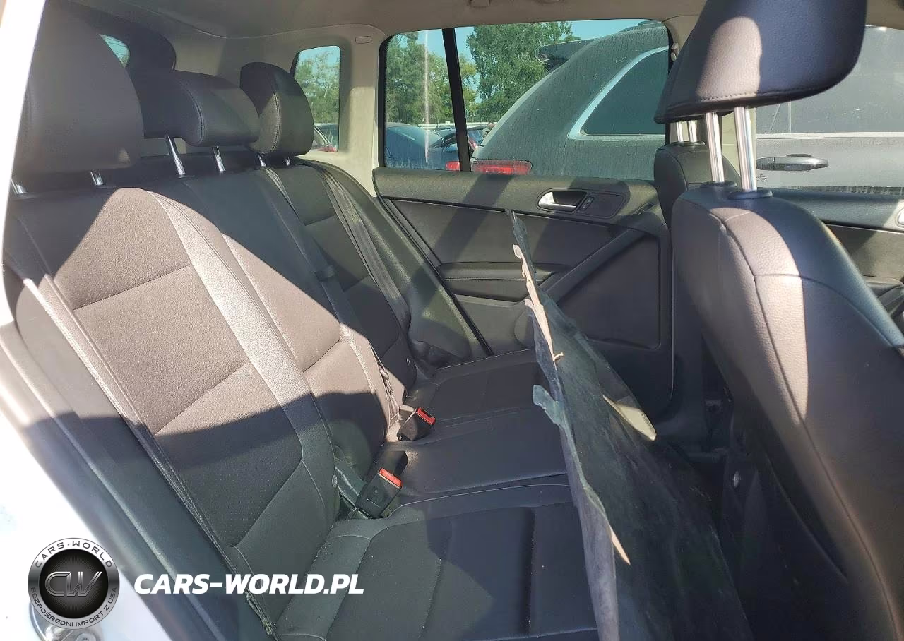 2015 Volkswagen Tiguan S VIN:WVGBV7AX1FW555958 - 11