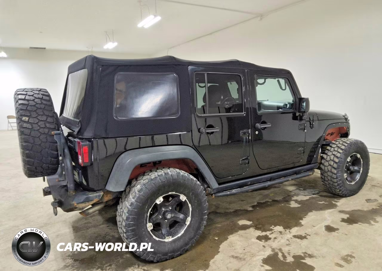 2014 Jeep Wrangler Unlimited Rubicon VIN:1C4BJWFG8EL159352 - 3