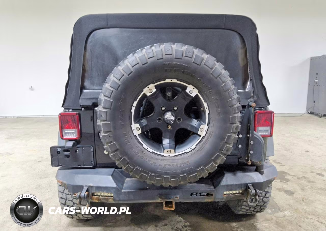2014 Jeep Wrangler Unlimited Rubicon VIN:1C4BJWFG8EL159352 - 6