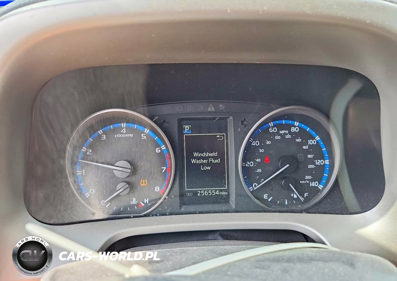 2018 Toyota Rav4 Xle VIN:2T3WFREV3JW492375 - 9