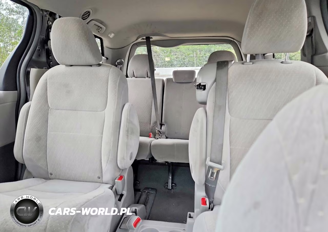 2019 Toyota Sienna Le VIN:5TDKZ3DC1KS015756 - 10