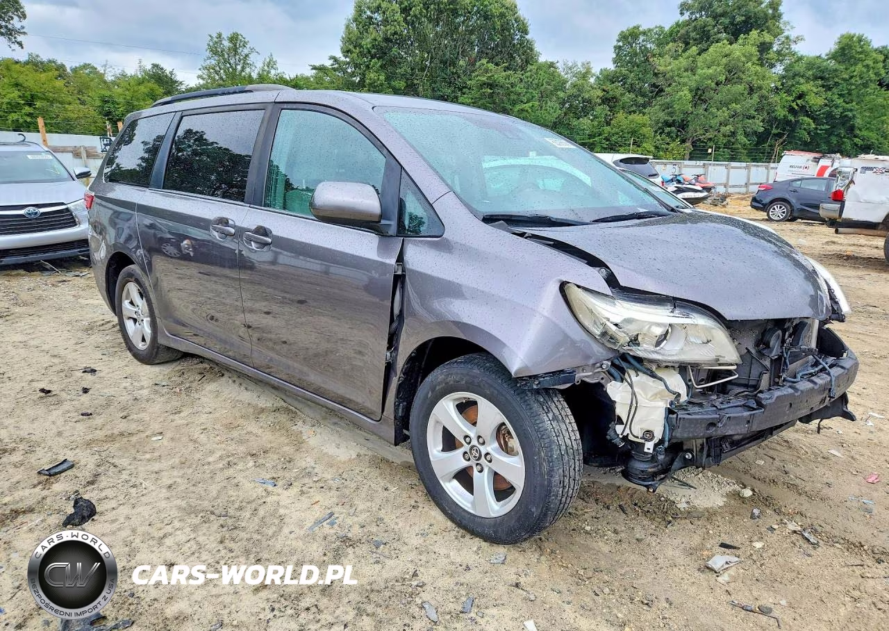2019 Toyota Sienna Le VIN:5TDKZ3DC1KS015756 - 4